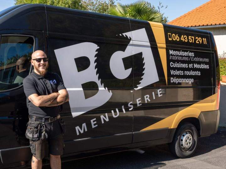 Pose de plage de piscine en bois Sèvremoine